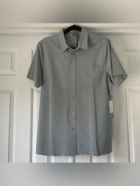 Vuori Short-Sleeve Bridge Button-Down (Light Cloud Daggers)